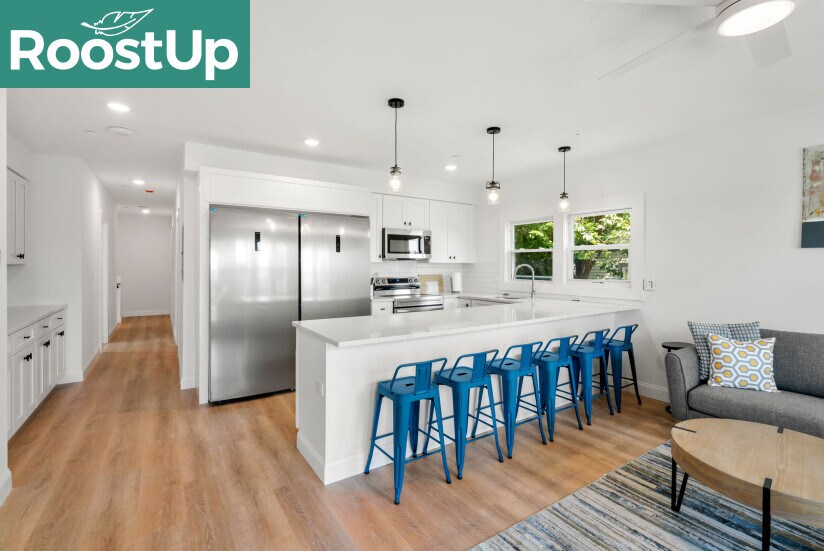 Building Photo - RoostUp Furnished Private Bedroom with Pri...