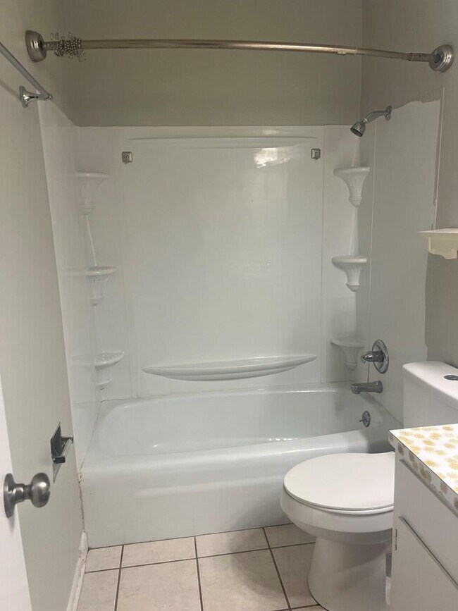 Building Photo - 1328 Tanglewood Ln