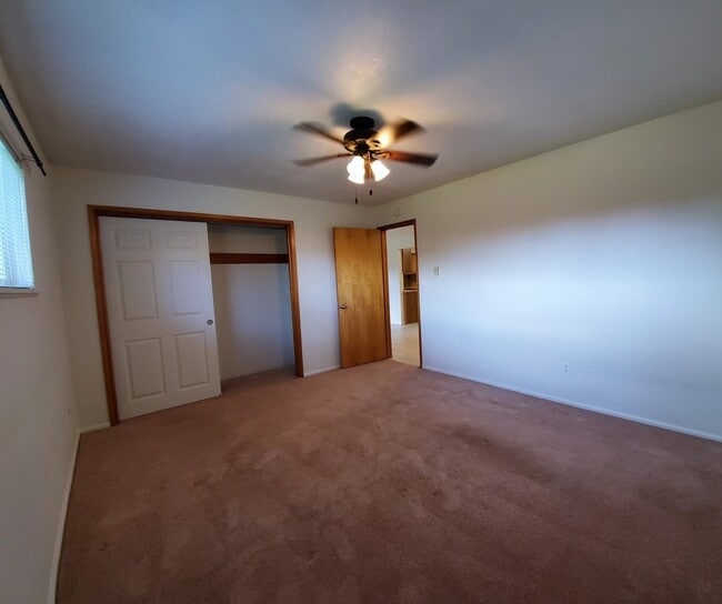 Building Photo - 906 Rd 46