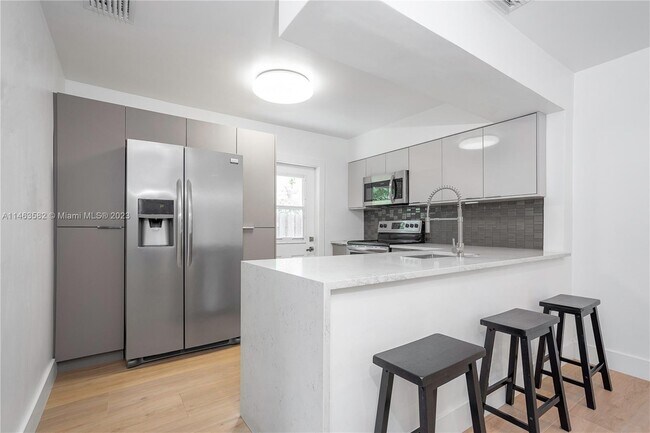 Building Photo - 3340 NE 13th Ave