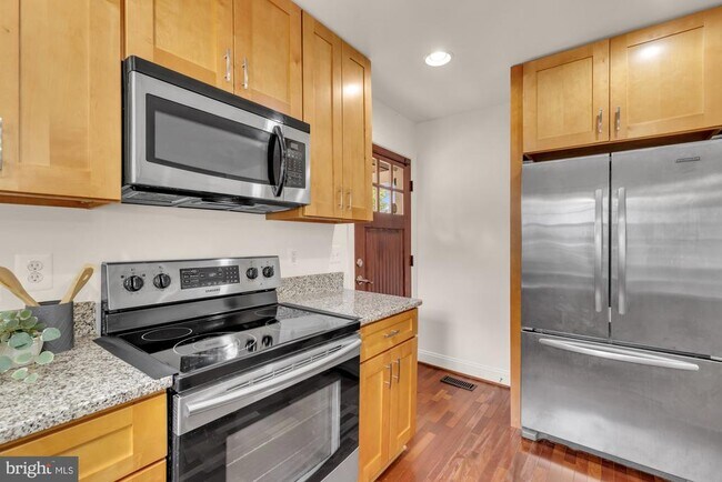 Building Photo - 8604 Woodlawn Ct