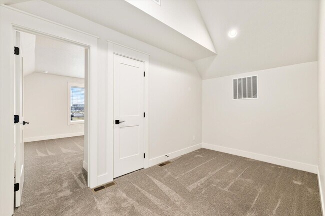 Building Photo - 3903 W Spring House Ln