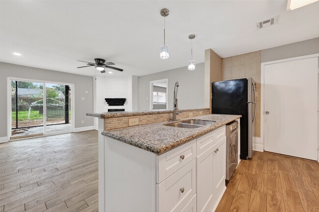 Building Photo - 11107 Cedarview Ln