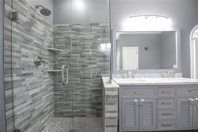 Building Photo - 304 Bridle Path