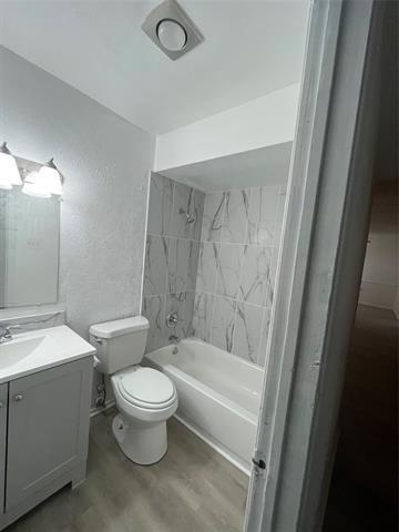 Building Photo - 916 Tulip Trail