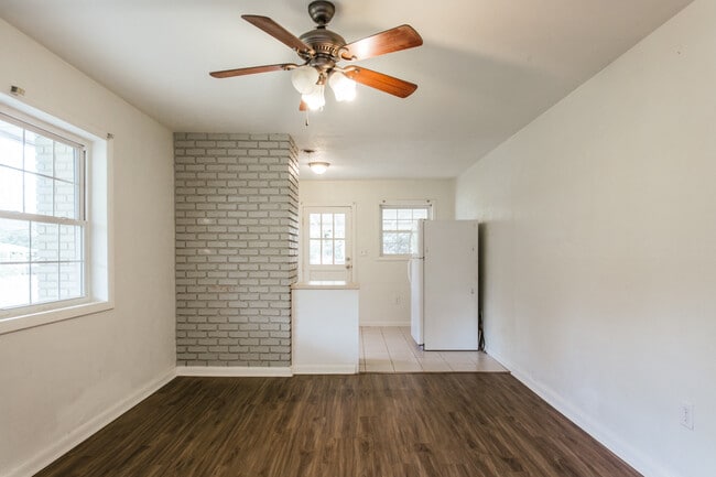 Building Photo - 255 Sunset Dr