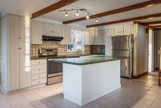 Building Photo - 33 Eagle Hill Rd