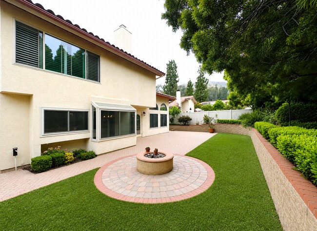 Building Photo - 6635 Soaring Dr