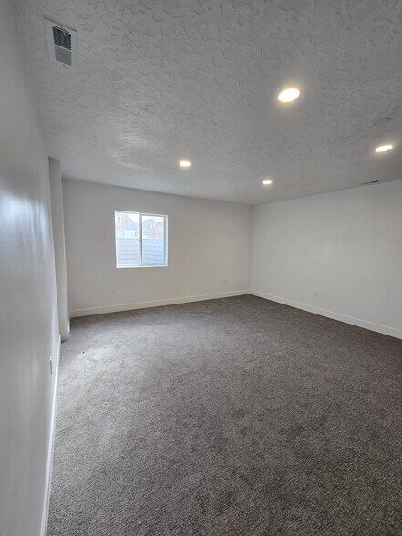 Building Photo - 844 W Fallow Dr