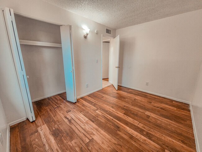 Building Photo - 1622 N Beverly Ave