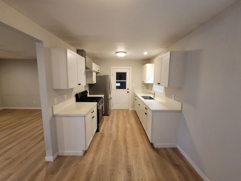 Building Photo - 380 Yolanda Ave