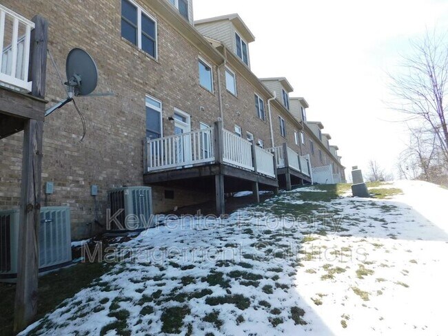 Building Photo - 42 Enchanted View Cir