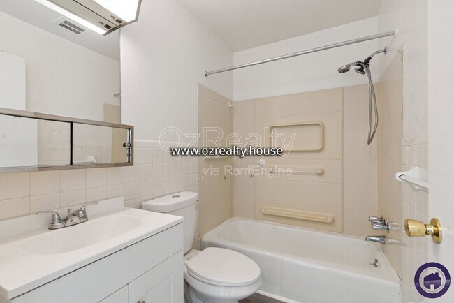 Building Photo - 1733 Christian Ave