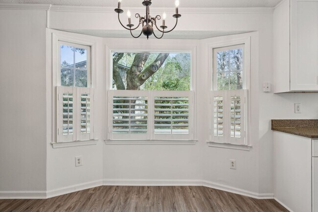 Building Photo - 3BR/2BA Home with Fireplace and Fenced Yard in Mt Pleasant