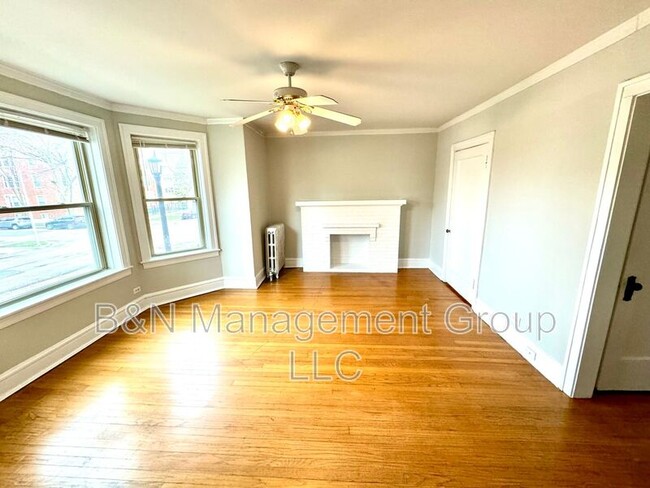 Building Photo - 4895 N Hermitage Ave