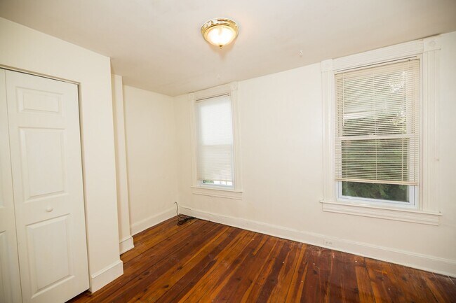 Building Photo - Charles Village 3bd/1.5ba Rowhome w/ W/D & A/C! --Available 8/14