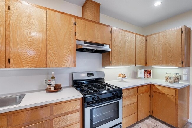 Building Photo - 2116 Glendale Pl