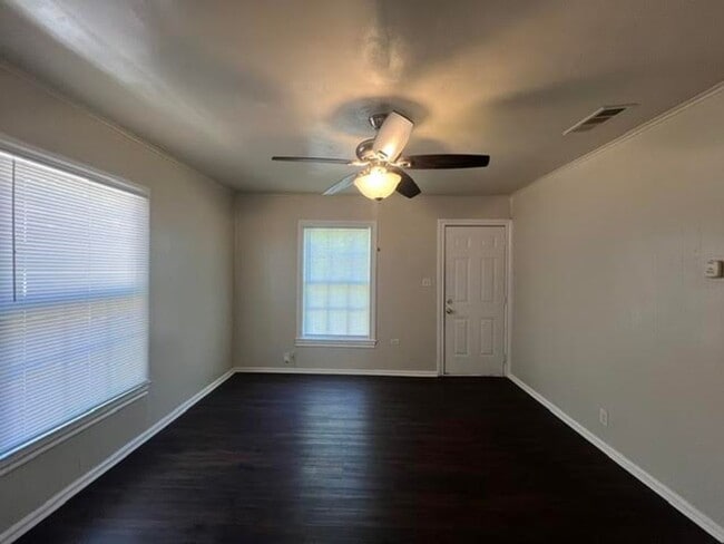 Building Photo - 2224 Cumberland Ave