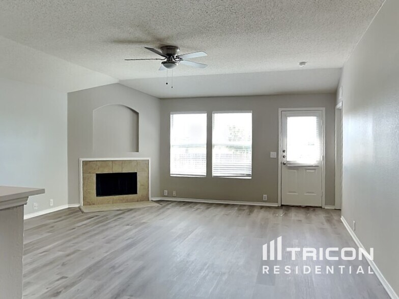 Building Photo - 4513 Merlot Dr