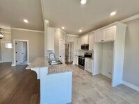 Building Photo - Single-Family Home- Desirable Clearwood Plan