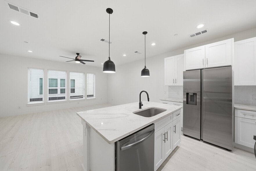 Building Photo - 7207 Mohawk Dr
