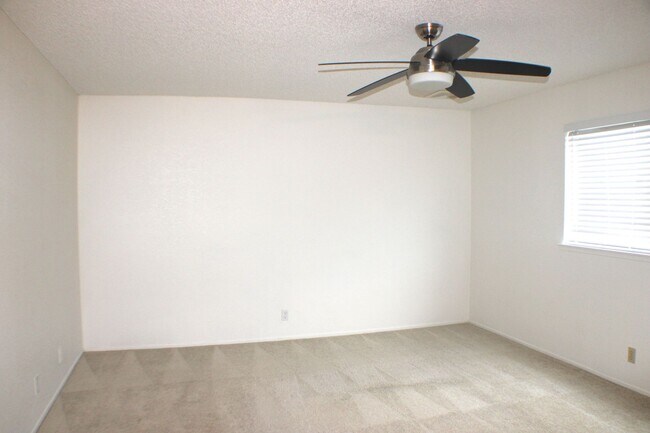 Building Photo - Stylish 3-Bedroom Home with Spacious Backy...