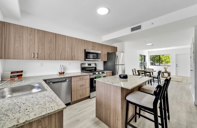 Building Photo - Northeast 160th Street, Miami, FL 33162 - 2 BR 2.5 BA townhouse