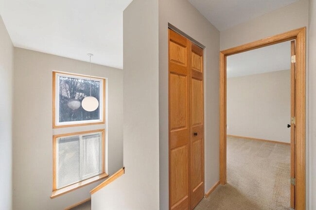 Building Photo - 304 Pondridge Cir