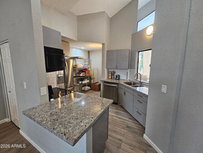 Building Photo - 10301 N 70th St