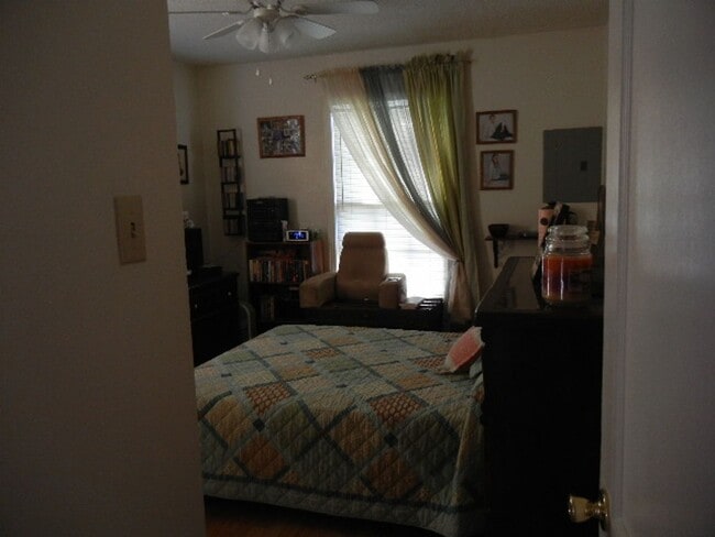 Building Photo - 914 Stetson Ave