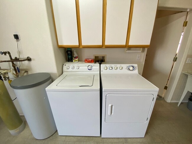 Building Photo - Wonderful 2 bed/2 bath home located in Summerlin