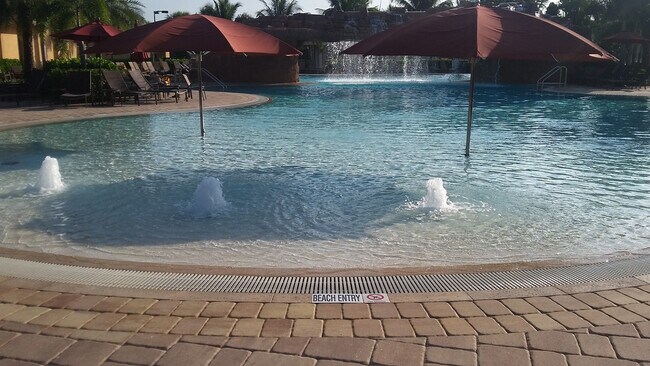 Building Photo - **2 + Den Condo - 1 Car garage - Fully Furnished - Short Term Lease (5.11 - 11.30) **