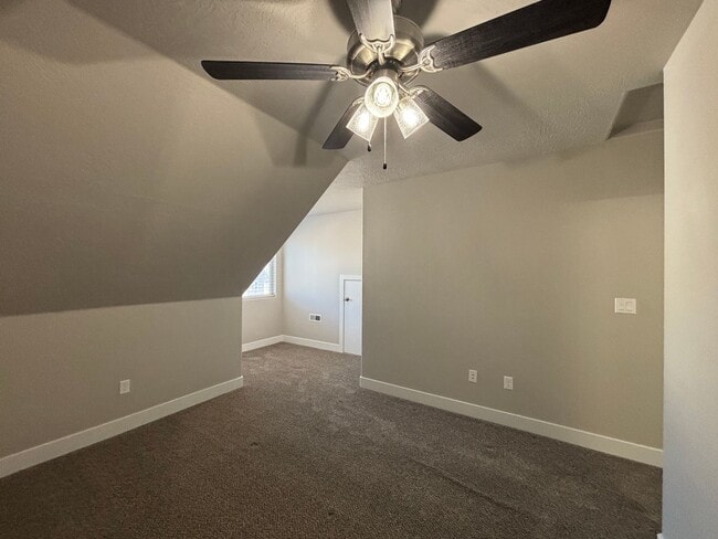 Building Photo - DARLING TWO BEDROOM TOWNHOME IN CEDAR CITY!