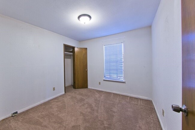 Building Photo - 8435 Sterlingshire St