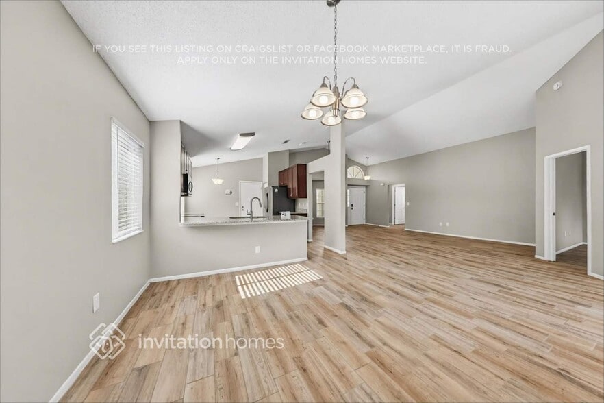 Building Photo - 1517 Chepacket St