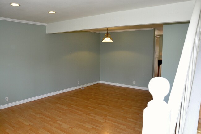 Building Photo - COMING SOON! 2 Bedroom  1 1/2 Bath Condo f...