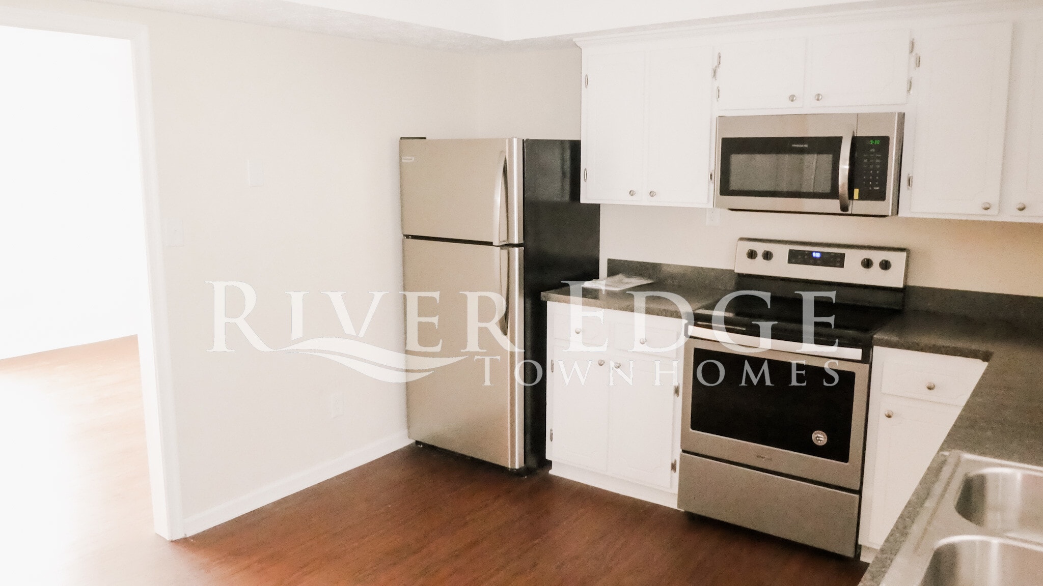 Kitchen - 506 Lusardi Dr