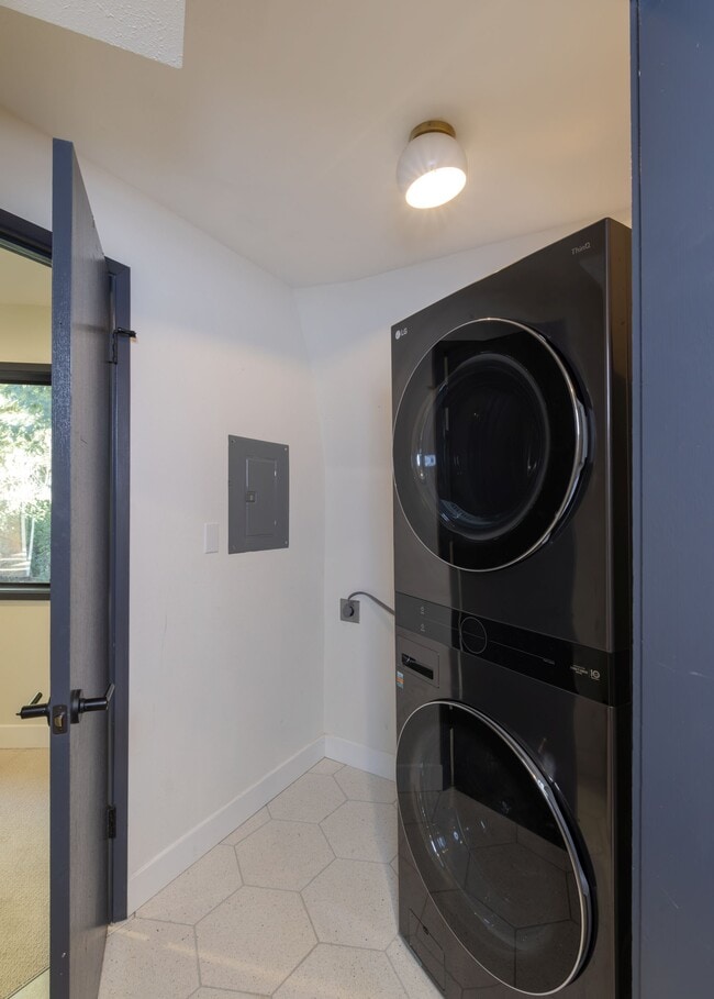 Building Photo - 250 Homestead Trl