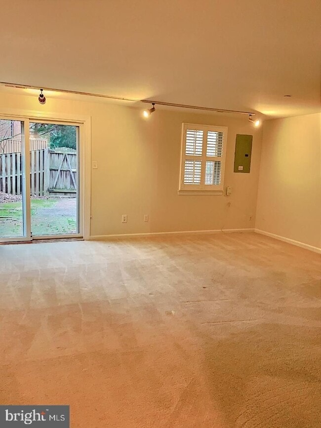 Building Photo - Welcome to this beautifully maintained brick end residence in the heart of Falls Church, where co...