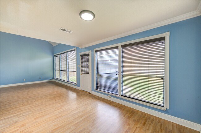 Building Photo - 10338 Timberloch Dr