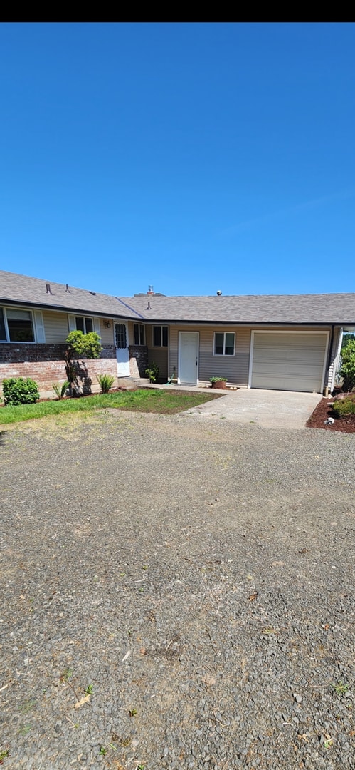 Building Photo - Molalla Country Home