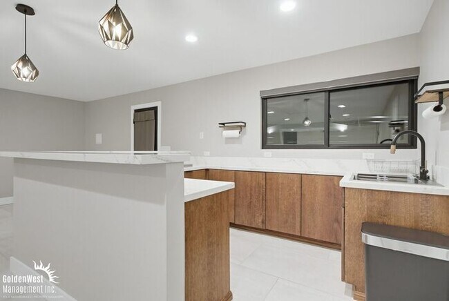 Building Photo - Stunningly Renovated 3Bdm 2Ba Home + Casita in Poway!