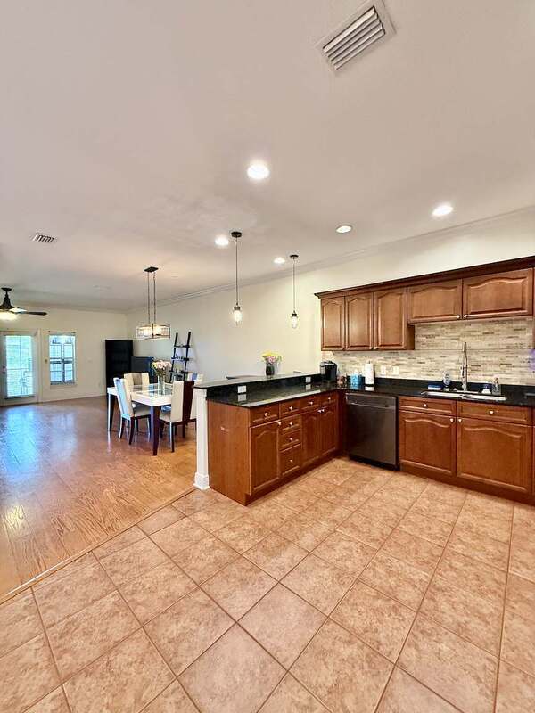Building Photo - 131 Valencia Cir