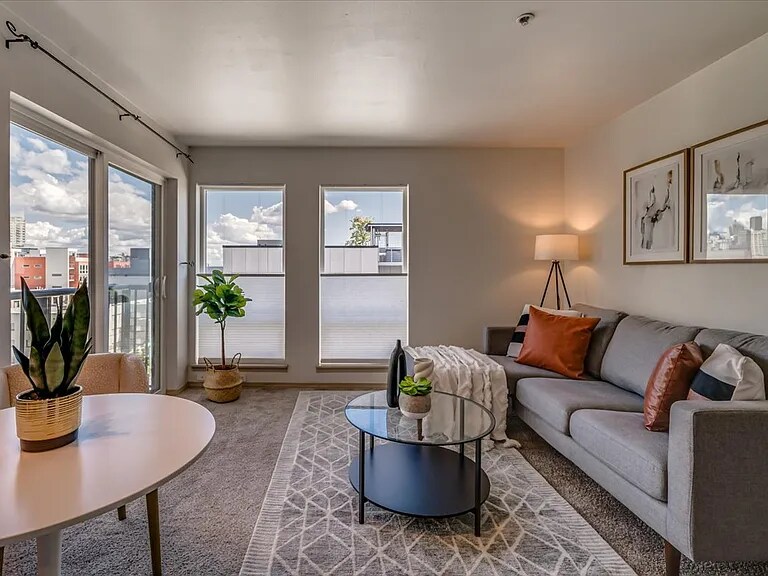 Building Photo - 323 Queen Anne Ave N