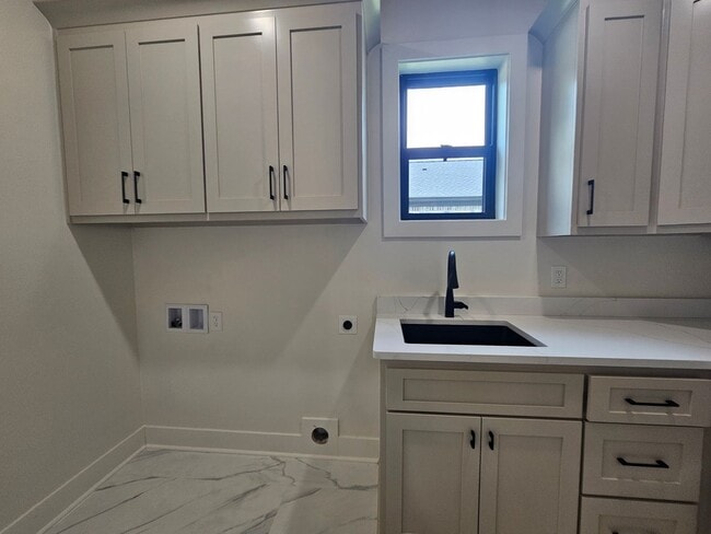 Building Photo - 7233 Havenwood Dr