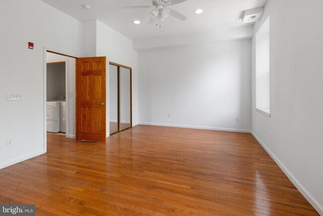 Building Photo - 1704 W Girard Ave