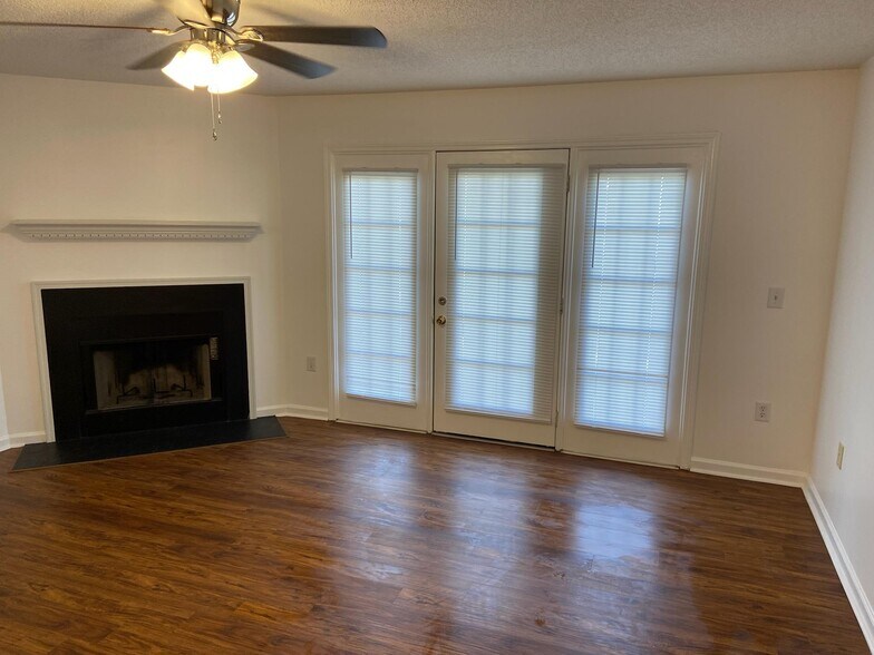 Building Photo - 501 Pelham Square Way