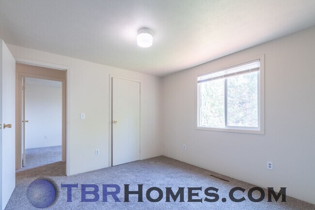 Building Photo - 9530 Pierce St
