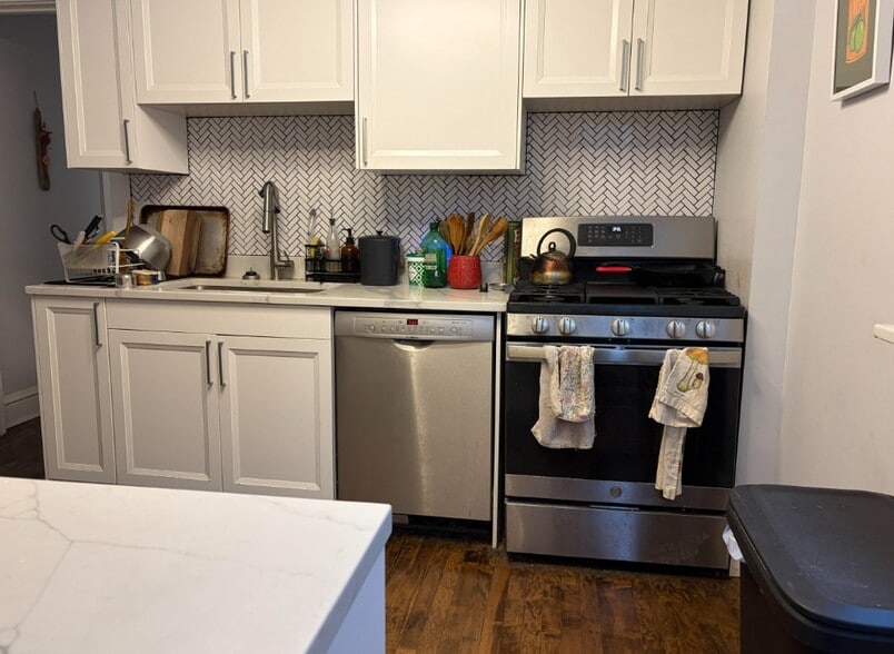 Building Photo - 918 W Gunnison St