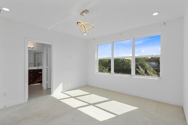 Building Photo - 4352 Veleiros Ave